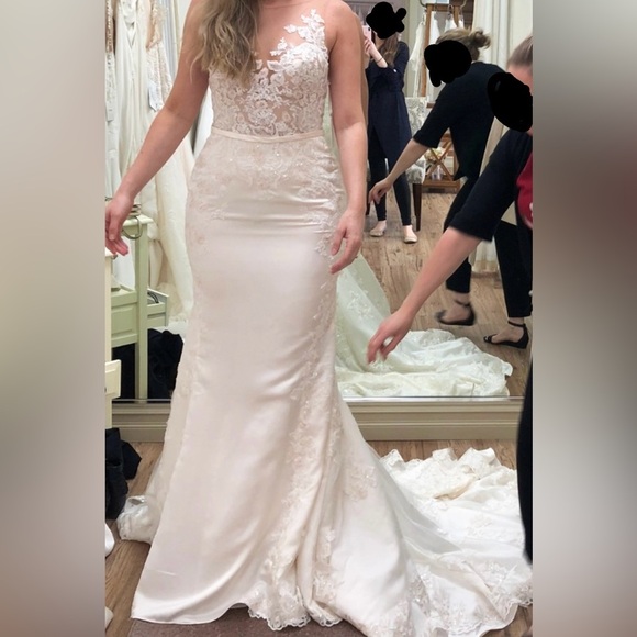 👰‍♀️ Pronovias Dralia Wedding Dress – Size 8 - with veil - Picture 7 of 11